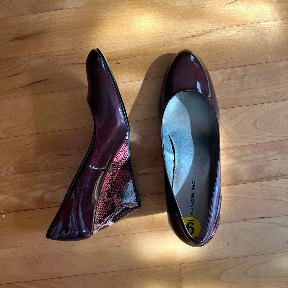 Bandolino patent wedges